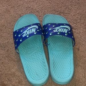 Women’s Polka dot Nike Slides 7.5